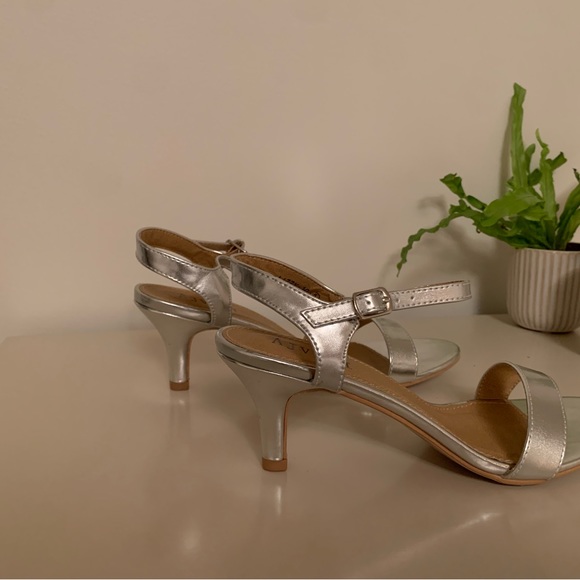 Size 7 brand new - Picture 4 of 5